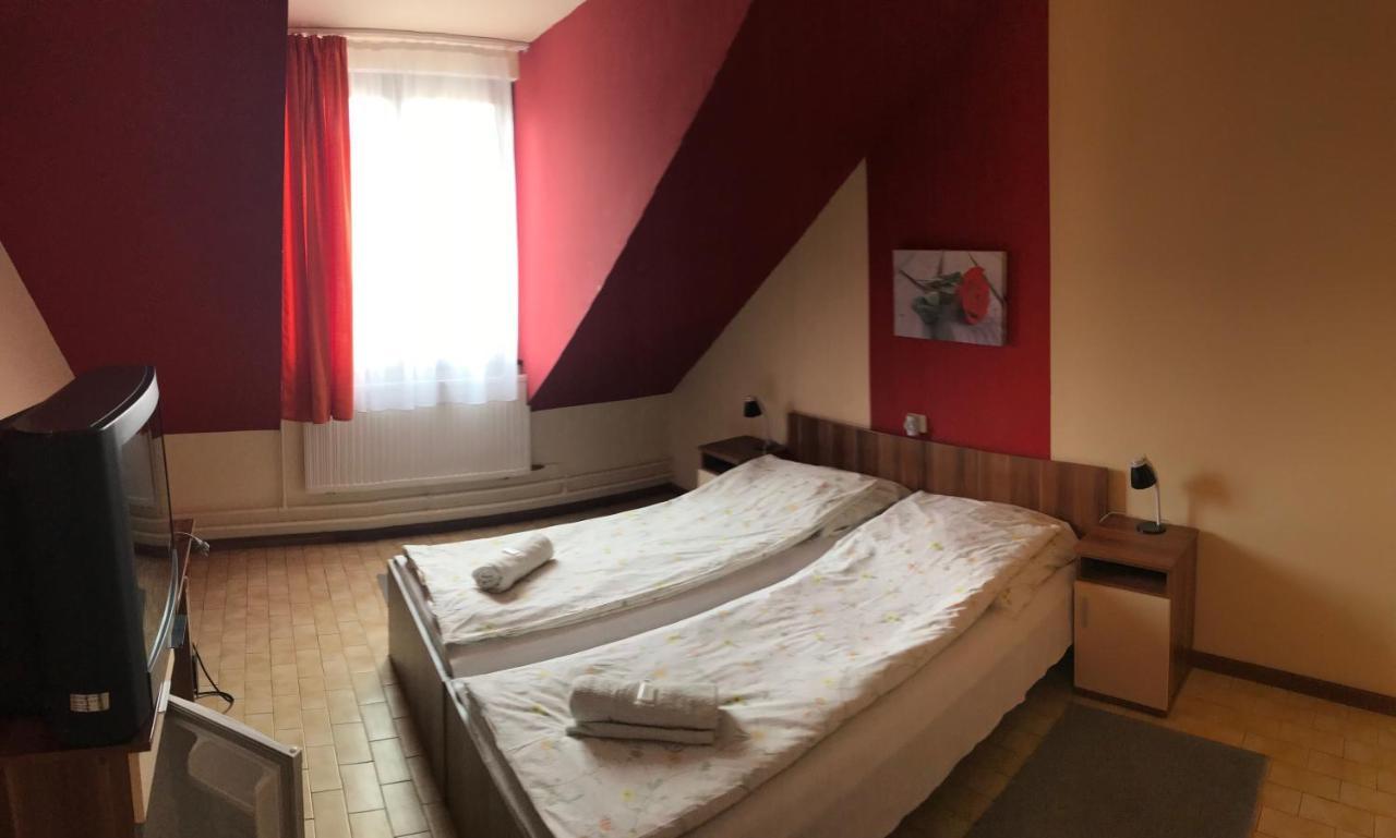 مبيت وإفطار Balmazújváros Kerekes Panzio Es Etterem المظهر الخارجي الصورة