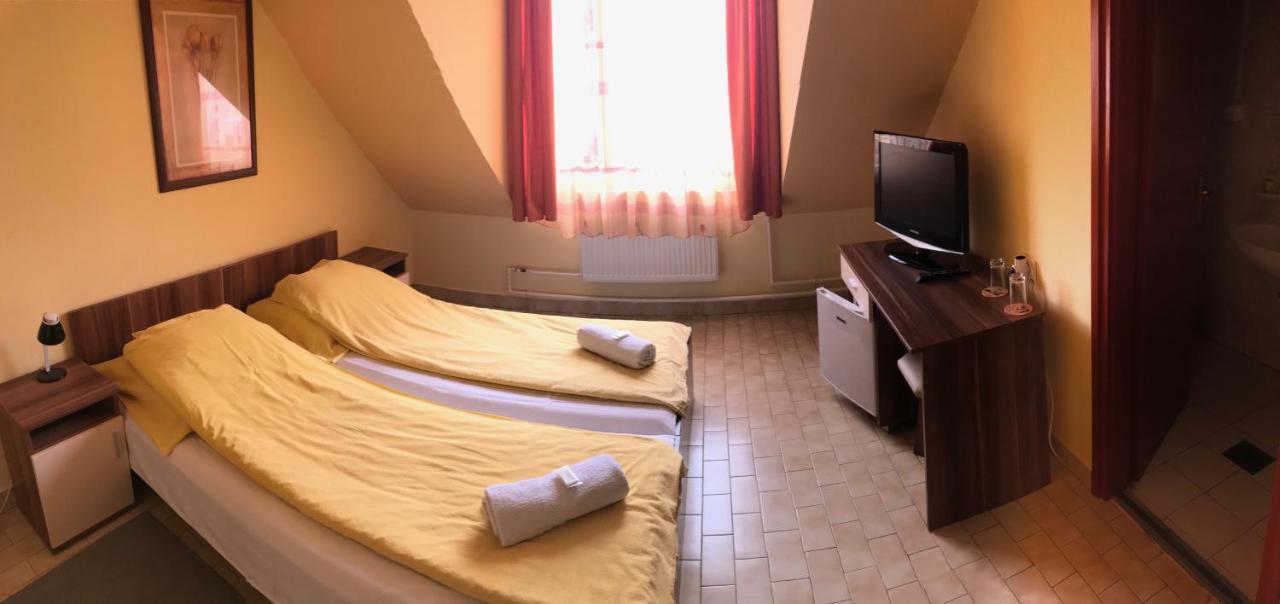 مبيت وإفطار Balmazújváros Kerekes Panzio Es Etterem المظهر الخارجي الصورة